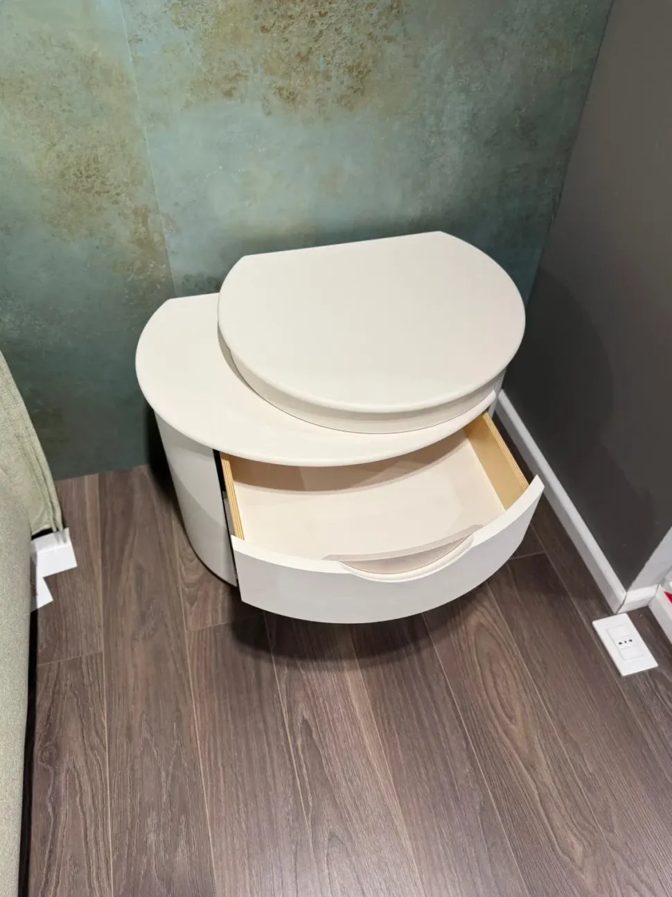 Comodino Marylin di Fazzini a PREZZI OUTLET