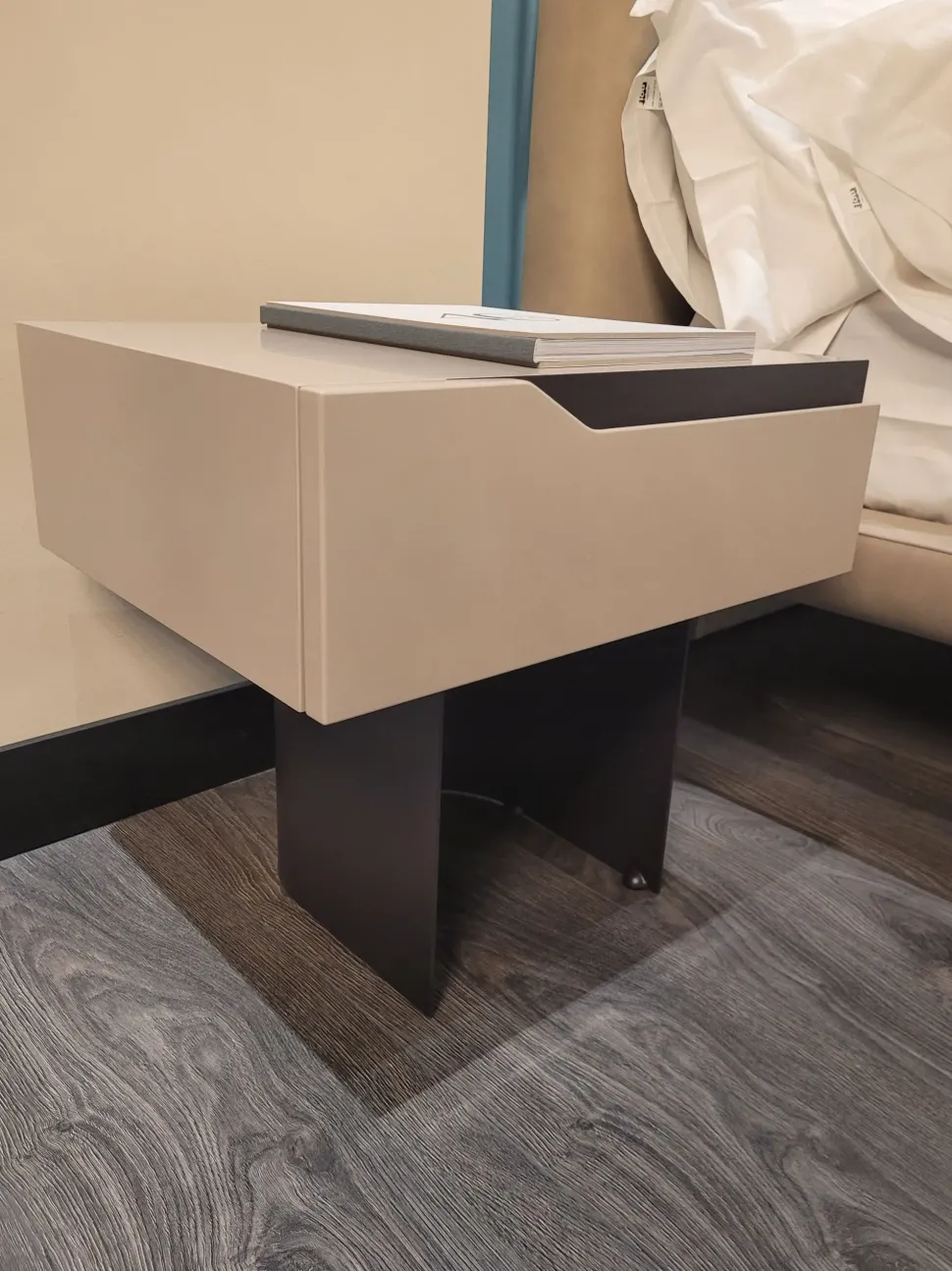 Comodino Mirage di Cantori a PREZZI OUTLET