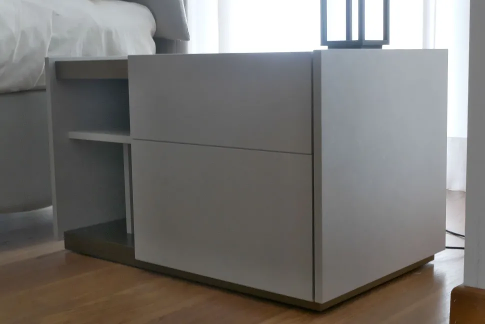 Comodino modello Filo di Sangiacomo scontato