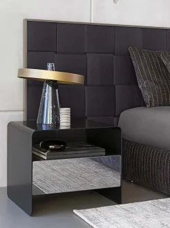 Comodino modello Foglio di Flou scontato