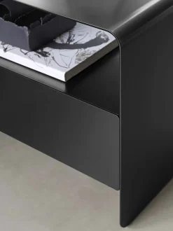 Comodino modello Foglio di Flou scontato