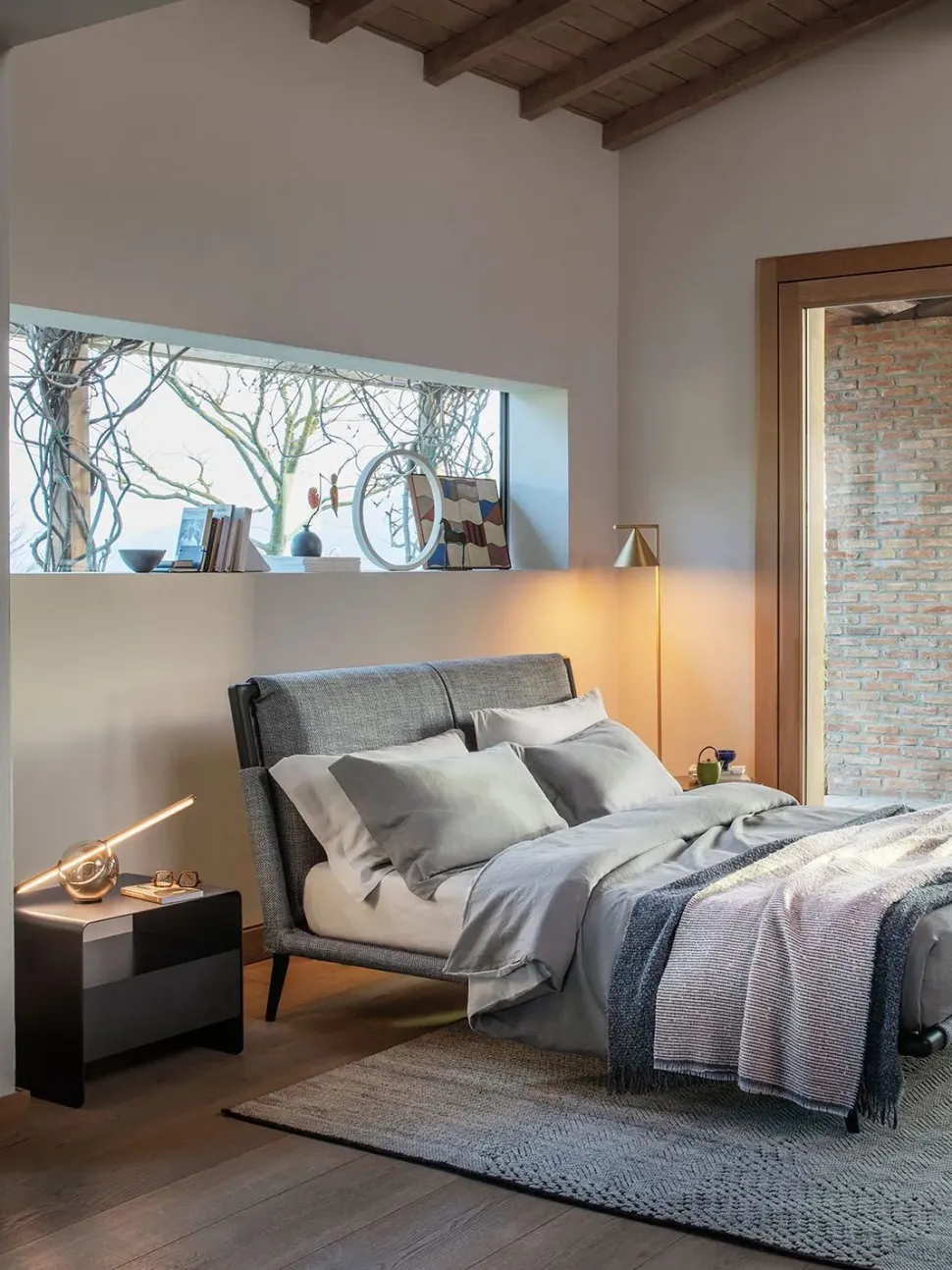 Comodino modello Foglio di Flou scontato