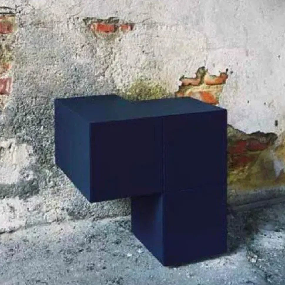 Comodino modello Formosa appoggiata a marchio Minotti italia a prezzi convenienti