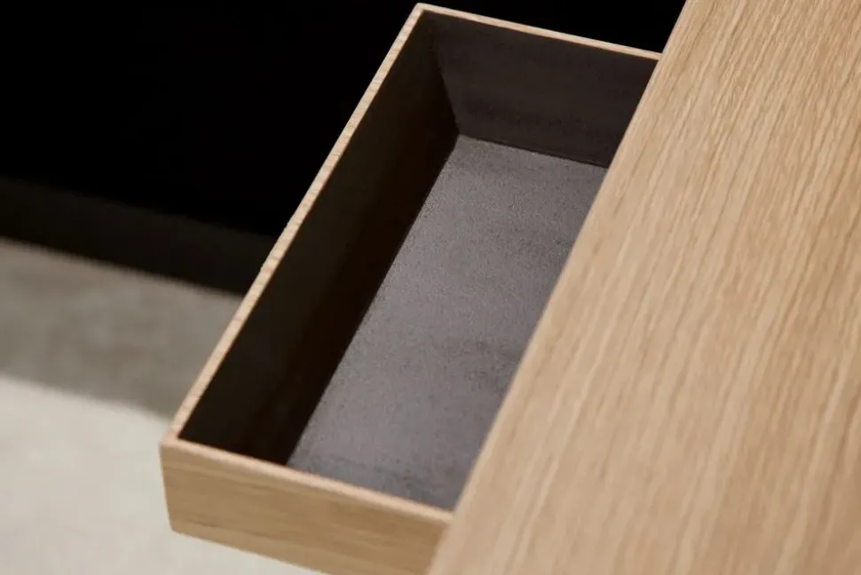 Comodino modello Less 01 tavolino di Forme’s scontato