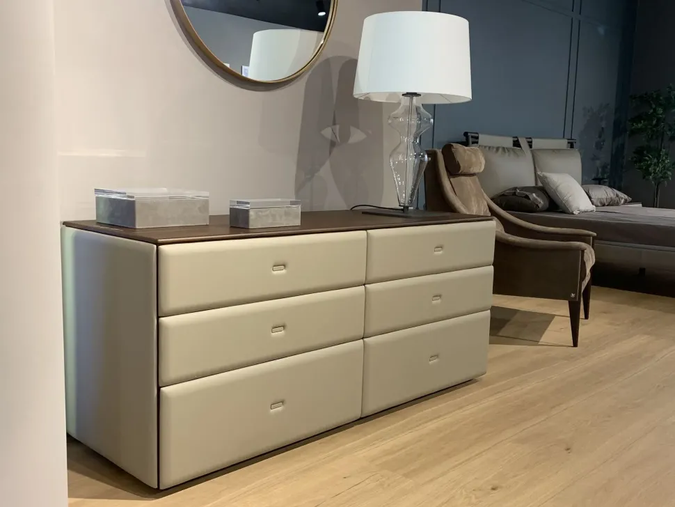 Comodino modello Moondance di Poltrona frau