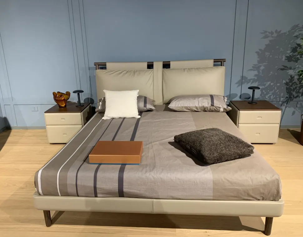 Comodino modello Moondance di Poltrona frau