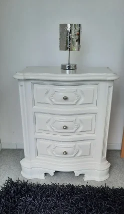 Comodino Modello nancy Mobilificio bellutti a prezzo ribassato