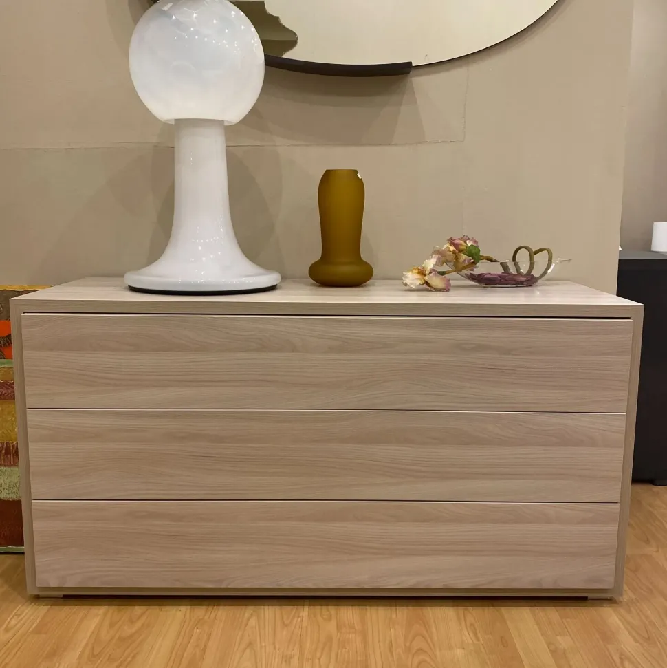 Comodino modello Parigi a marchio Giessegi con forte sconto