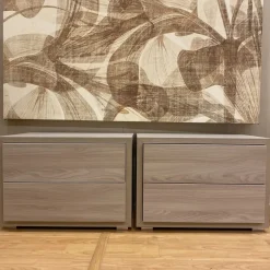 Comodino modello Parigi a marchio Giessegi con forte sconto