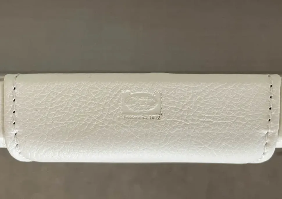 Comodino Obi di Poltrona frau a prezzo ribassato