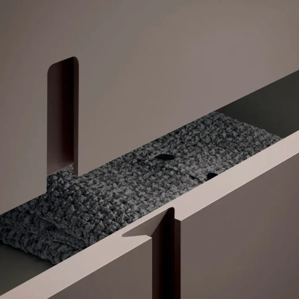 Comodino Orme Gruppo ilo a prezzo scontato in laccato opaco