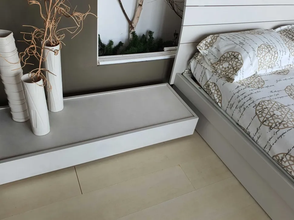 Comodino Replay angolo Tomasella a prezzo ribassato