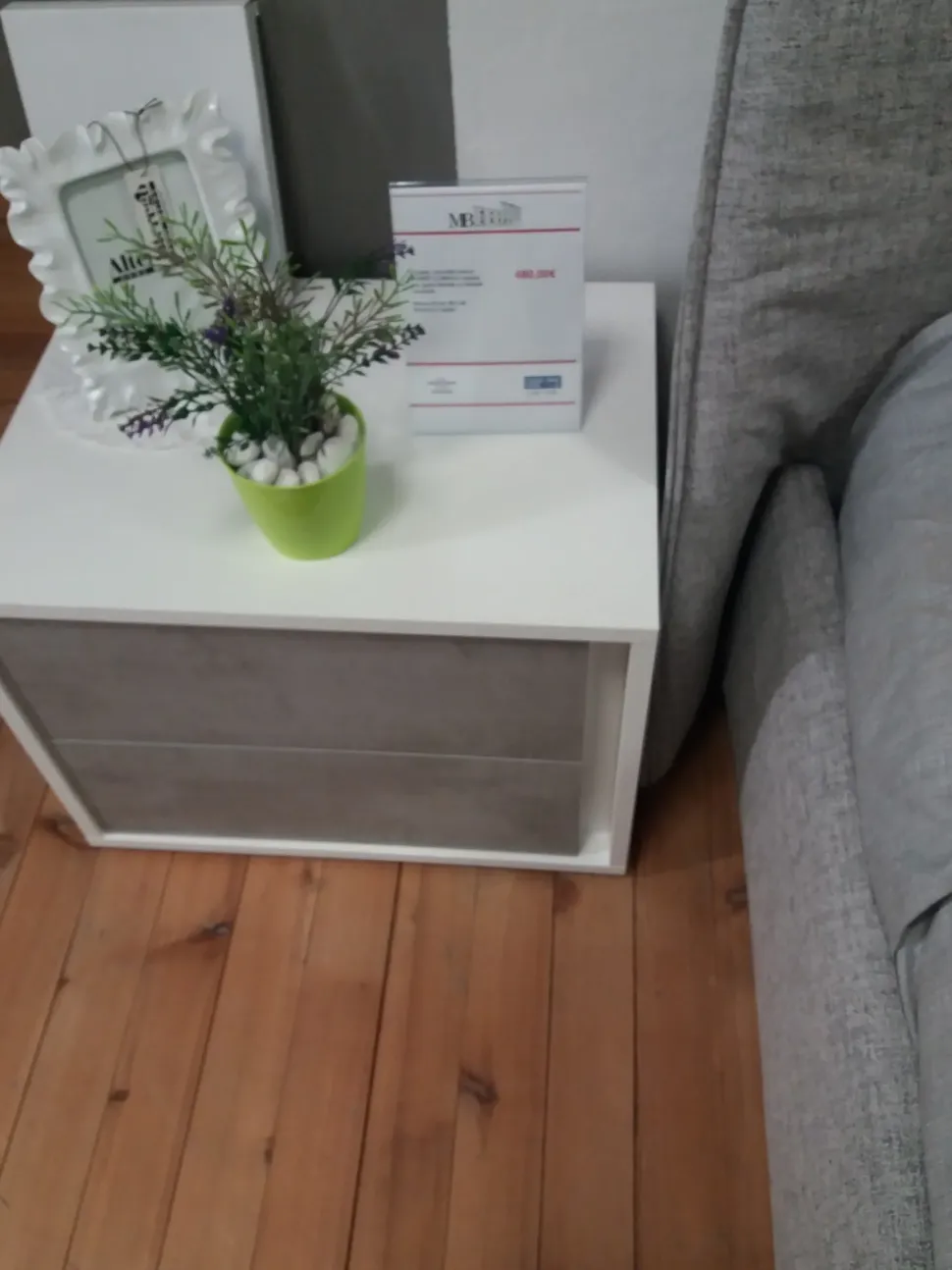 Comodino Sospesi di Moretti compact scontato del 50%