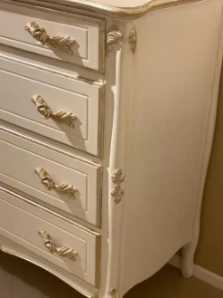 Comodino Tatiana di Florence art a prezzo ribassato