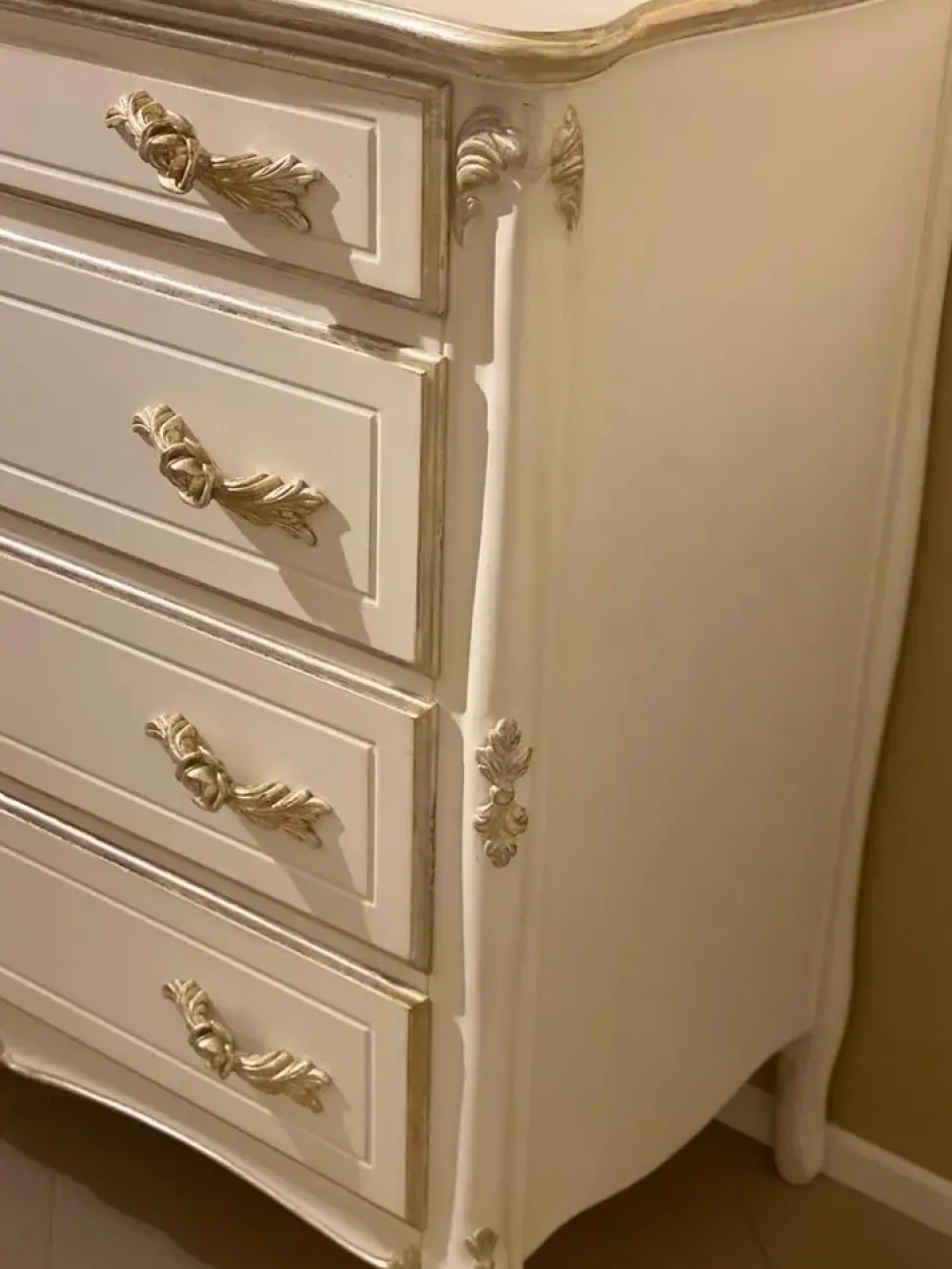 Comodino Tatiana di Florence art a prezzo ribassato