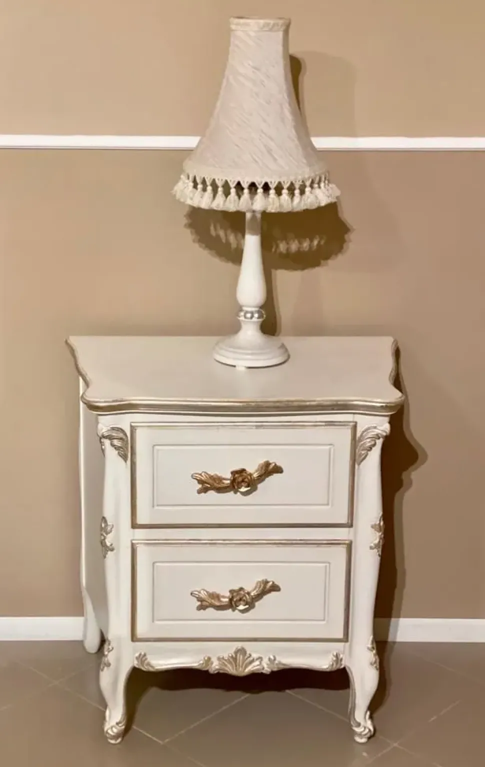 Comodino Tatiana di Florence art a prezzo ribassato