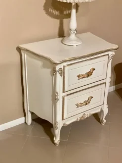 Comodino Tatiana di Florence art a prezzo ribassato