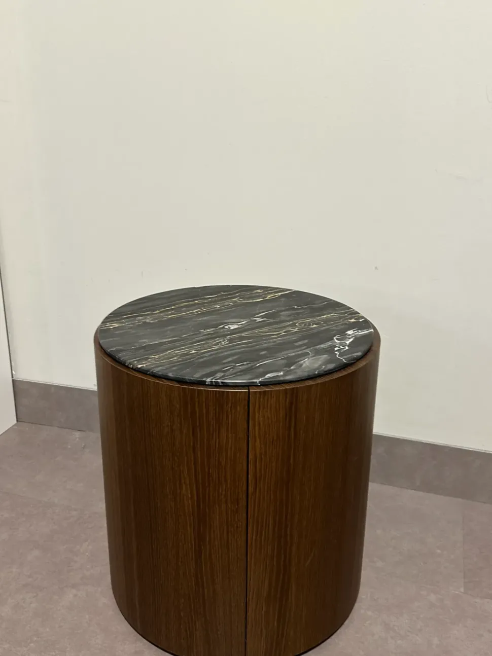 Comodino Top di Lema scontato del 30%