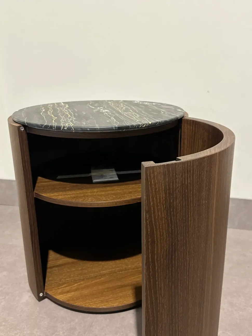 Comodino Top di Lema scontato del 30%