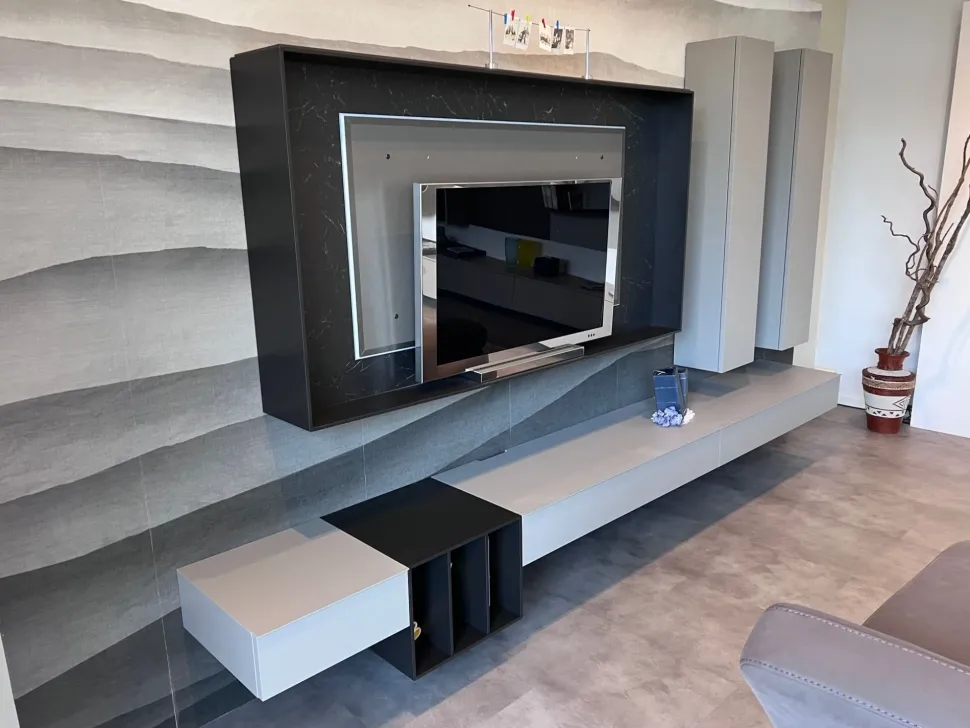 Composizione per il living modello Wallover di Caccaro a prezzo Outlet