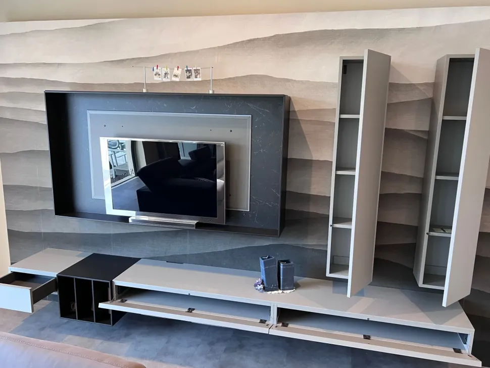Composizione per il living modello Wallover di Caccaro a prezzo Outlet