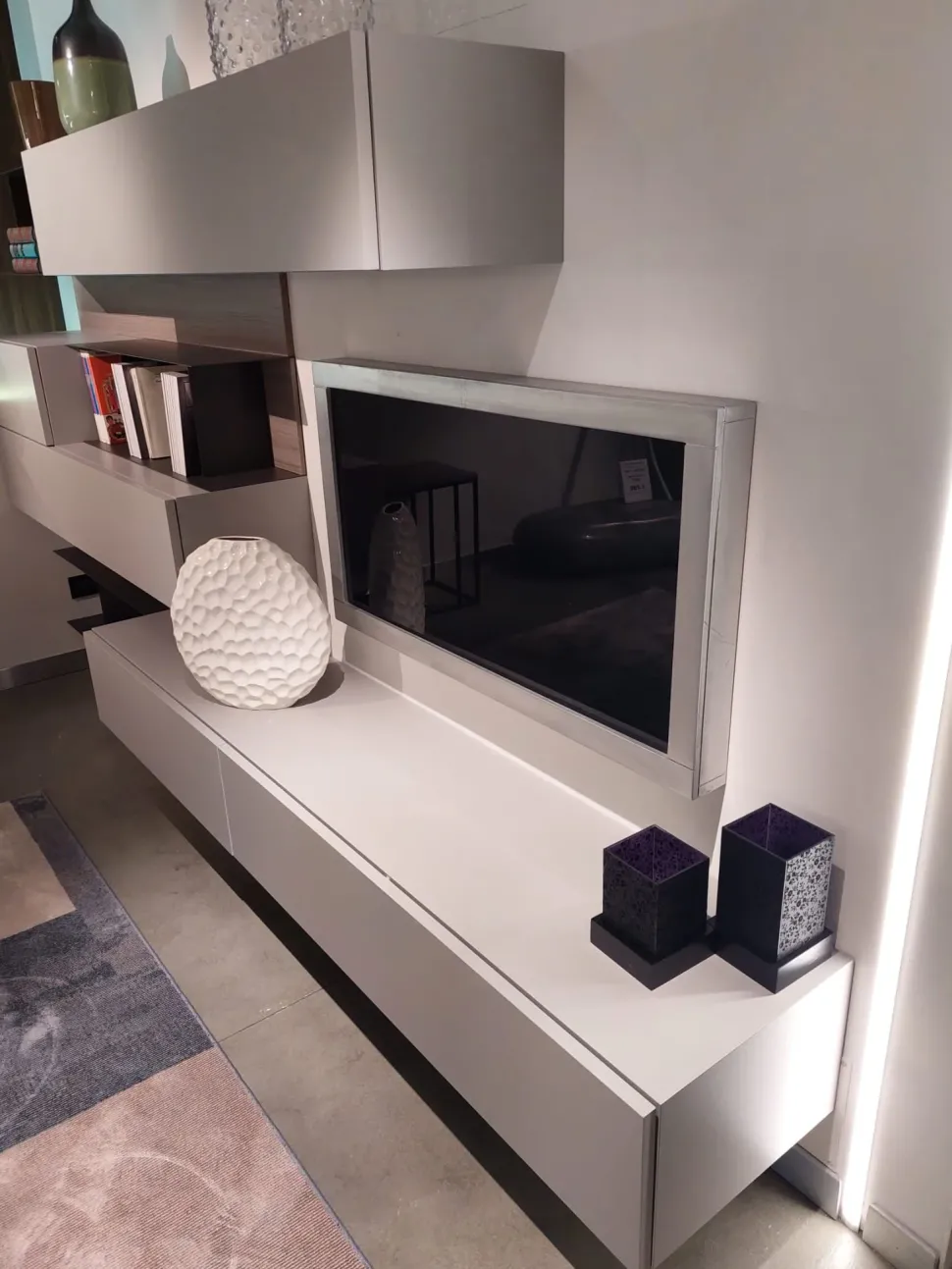 Composizione per il soggiorno modello Day sospeso di Orme a prezzo scontato