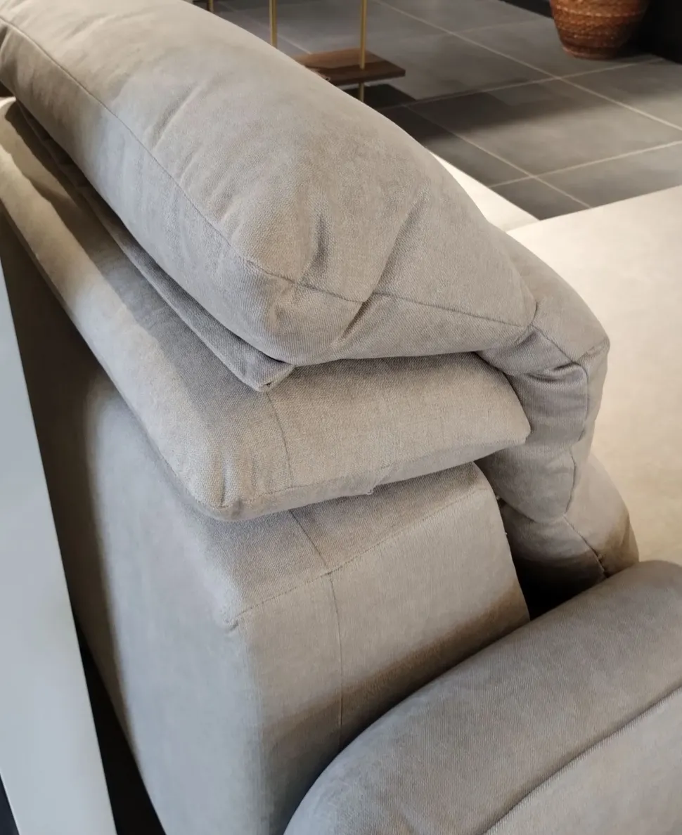 Con penisola Mod.tenero Aerre salotti a PREZZO OUTLET scontato del 50%