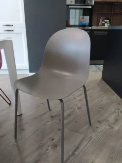 Connubia: Tavolo Pentagon in offerta outlet. Design unico ed elegante.