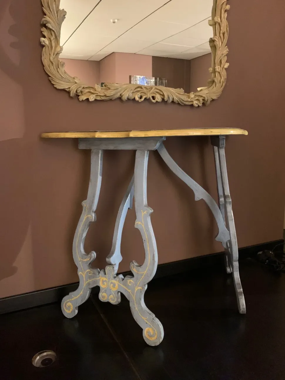 Consolle modello Consolle azzurra Artigianale scontata del 45%