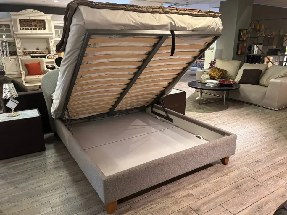 Contatta il venditore per scoprire il prezzo del letto Carnaby nella fotografia