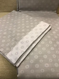 Copripiumini modello Morris grigio chiaro del marchio Flou con forte sconto