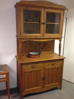 Credenza d'antiquariato in stile arte povera a prezzo scontato