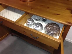 Credenza d'antiquariato in stile arte povera a prezzo scontato