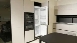 Cucina a PREZZI OUTLET in laminato opaco Poliform -45%