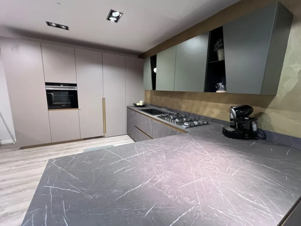 Cucina a PREZZI OUTLET in laminato materico Scavolini -51%