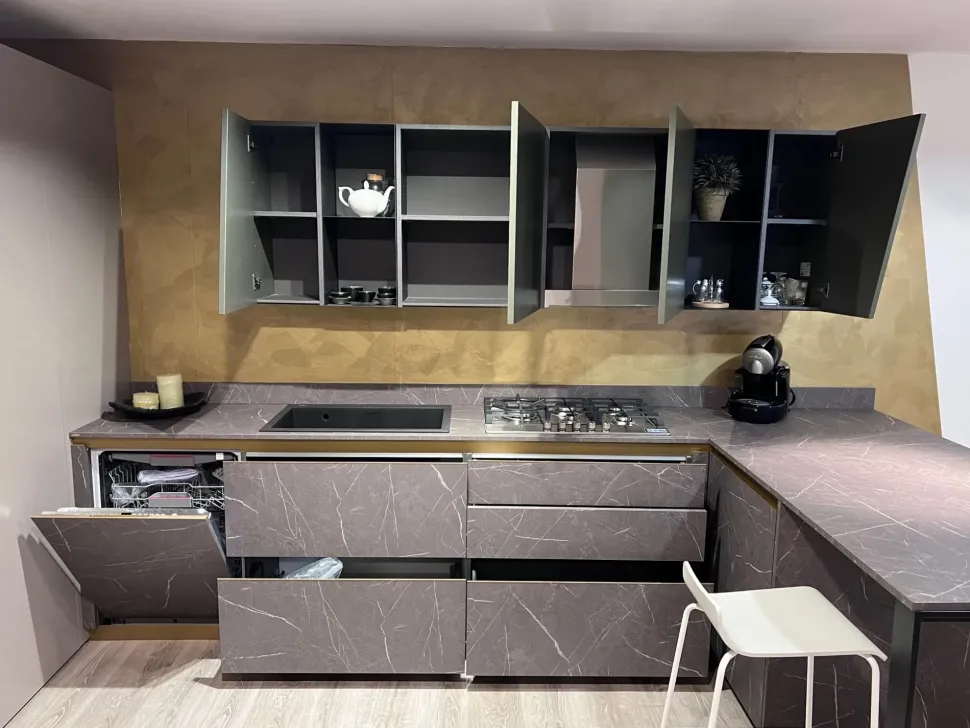 Cucina a PREZZI OUTLET in laminato materico Scavolini -51%