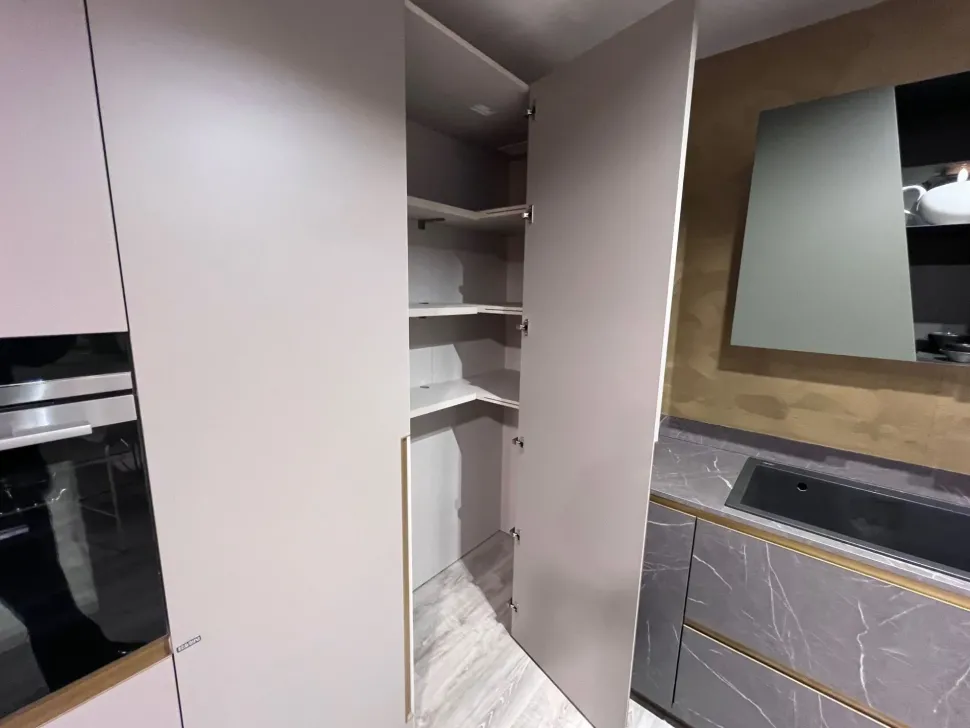Cucina a PREZZI OUTLET in laminato materico Scavolini -51%