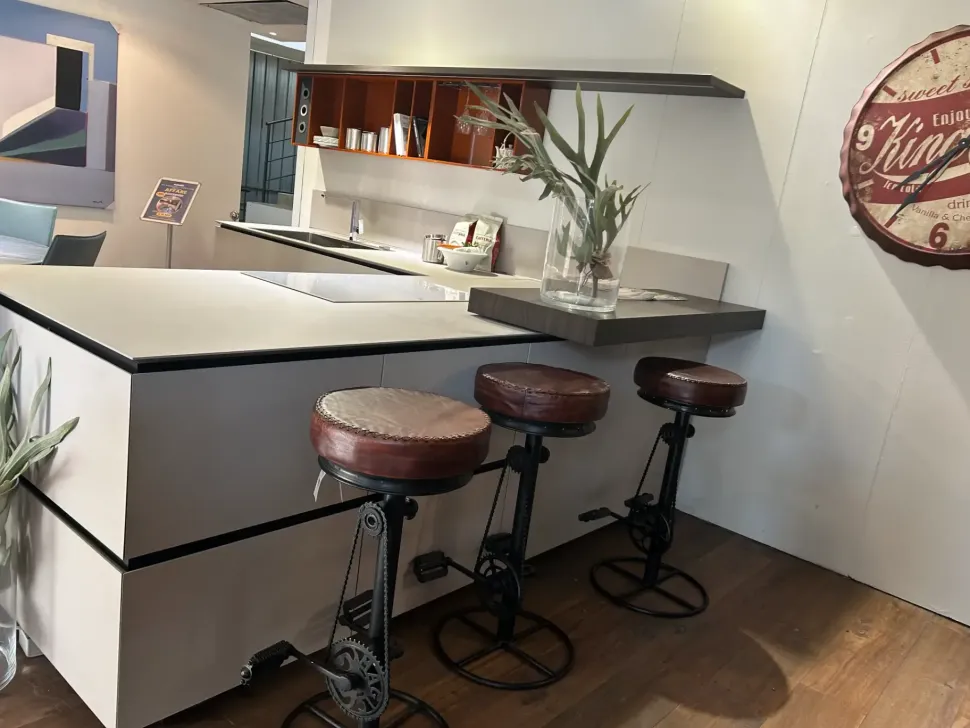 Cucina a PREZZI OUTLET in laminato materico Ernestomeda -50%