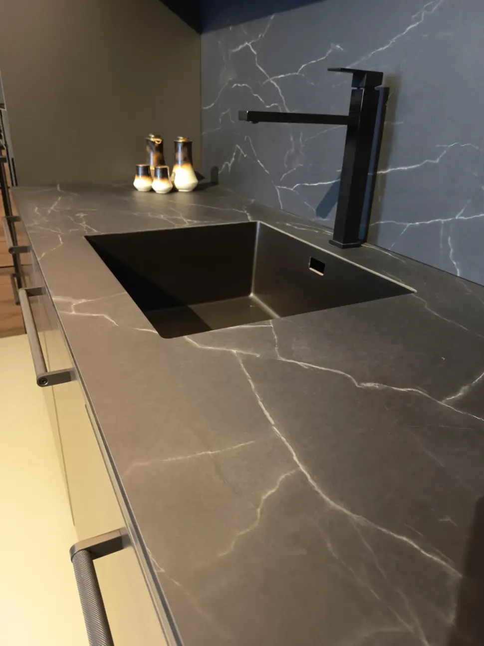 Cucina a PREZZI OUTLET in laminato materico Arredo3 -40%