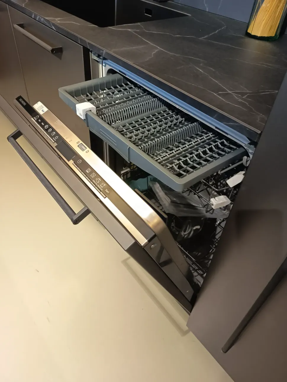 Cucina a PREZZI OUTLET in laminato materico Arredo3 -40%