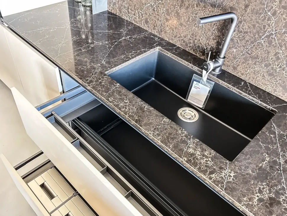 Cucina a PREZZI OUTLET in melaminico Forma 2000 -45%