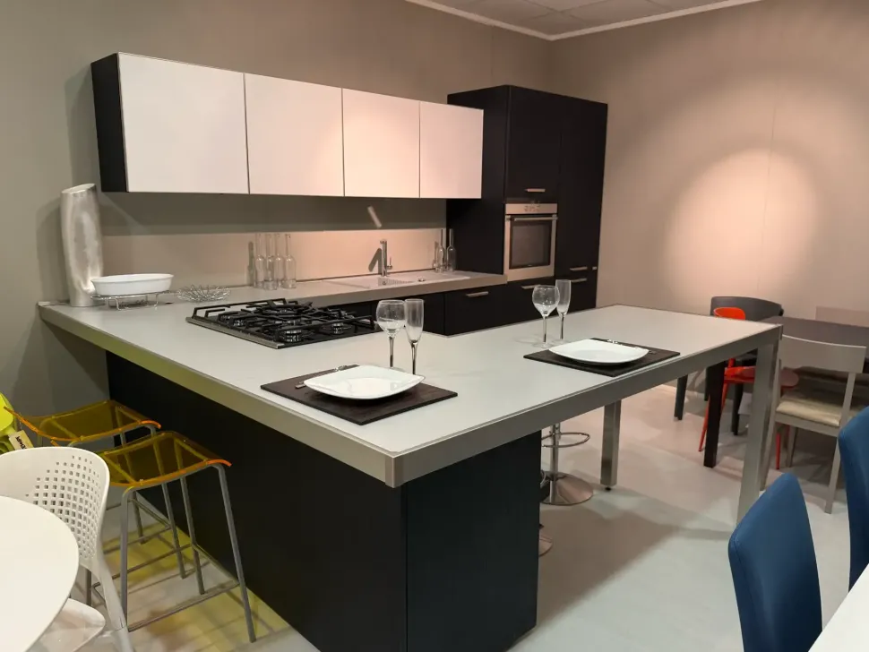 Cucina a prezzo ribassato ad angolo moderna Cucina osaka maistri Maistri cucine