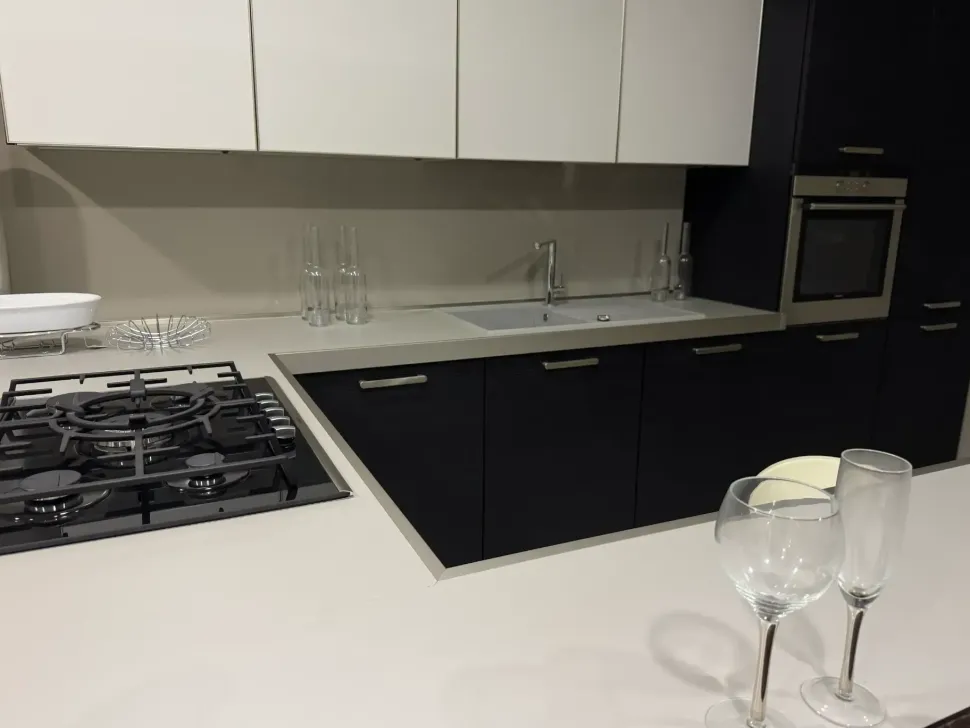 Cucina a prezzo ribassato ad angolo moderna Cucina osaka maistri Maistri cucine