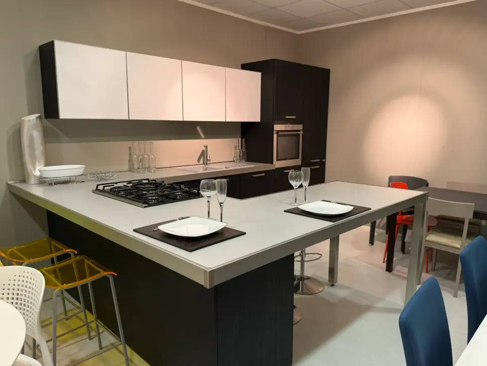 Cucina a prezzo ribassato ad angolo moderna Cucina osaka maistri Maistri cucine