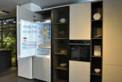 Cucina a prezzo ribassato con penisola design Miton  Miton