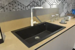 Cucina a prezzo ribassato con penisola design Miton  Miton