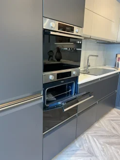 Cucina a prezzo ribassato con penisola design Formalia Scavolini