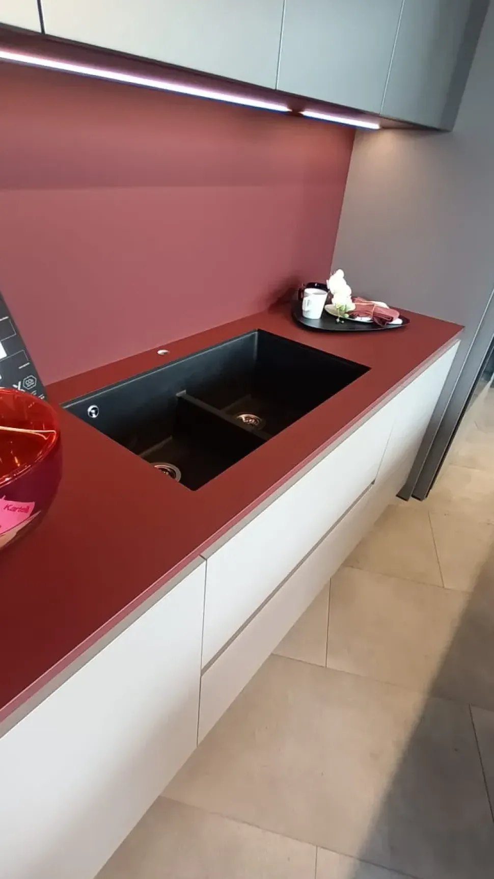 Cucina a prezzo ribassato con isola moderna Cucina colonne unit con isola Cesar