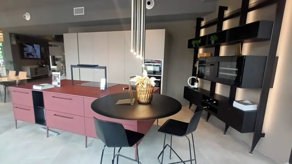 Cucina a prezzo ribassato con isola moderna Cucina colonne unit con isola Cesar