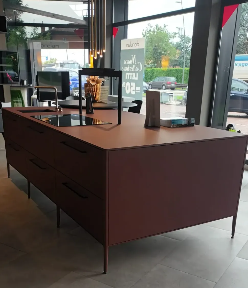 Cucina a prezzo ribassato con isola moderna Cucina colonne unit con isola Cesar